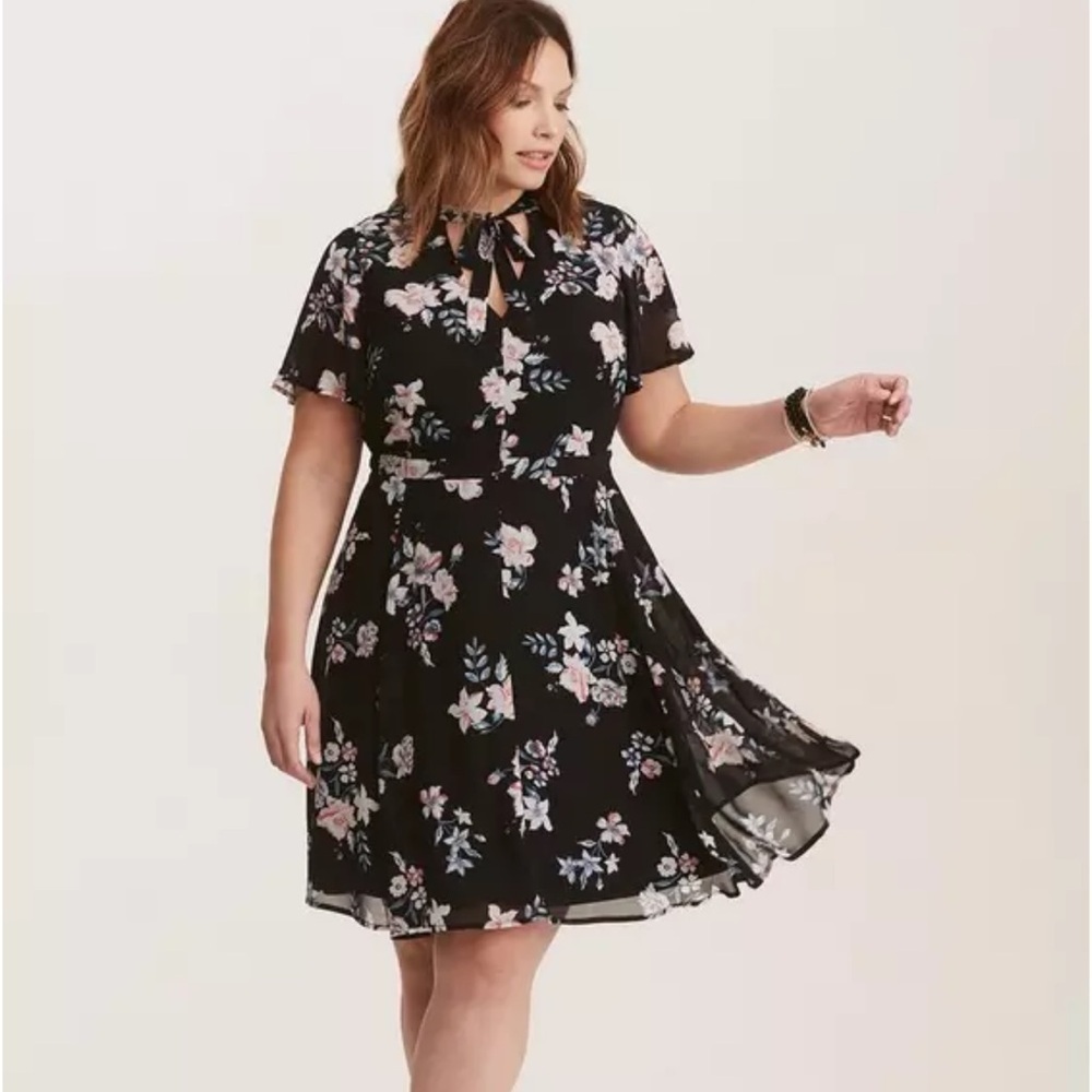 NWT Torrid Multi-Color Floral Print Chiffon Skater Dress black pink blue